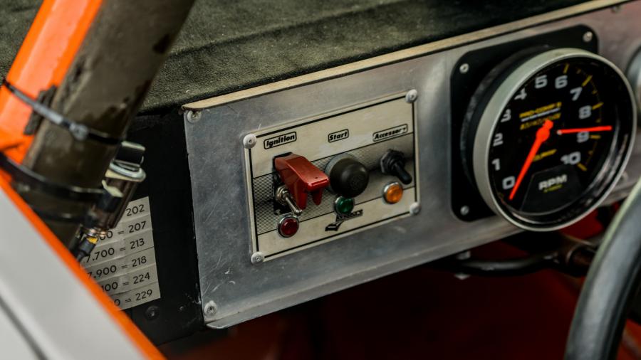 Детали интерьера Chrysler LeBaron Race Car 1987 года  (фото 48 из 129)